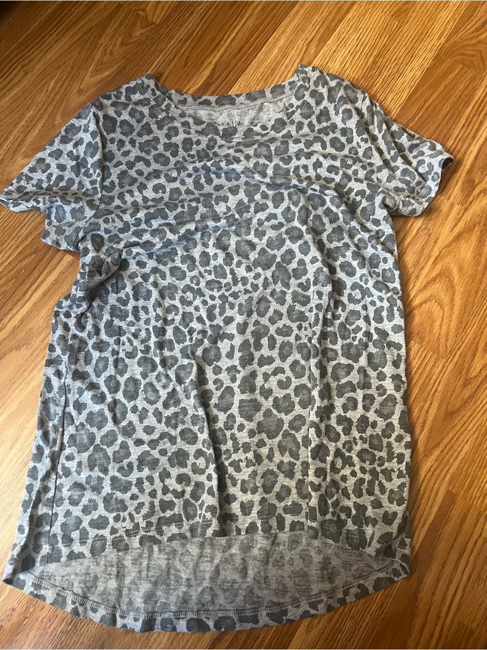 Zoe + Liv Gray Leopard Print Short Sleeve Tee